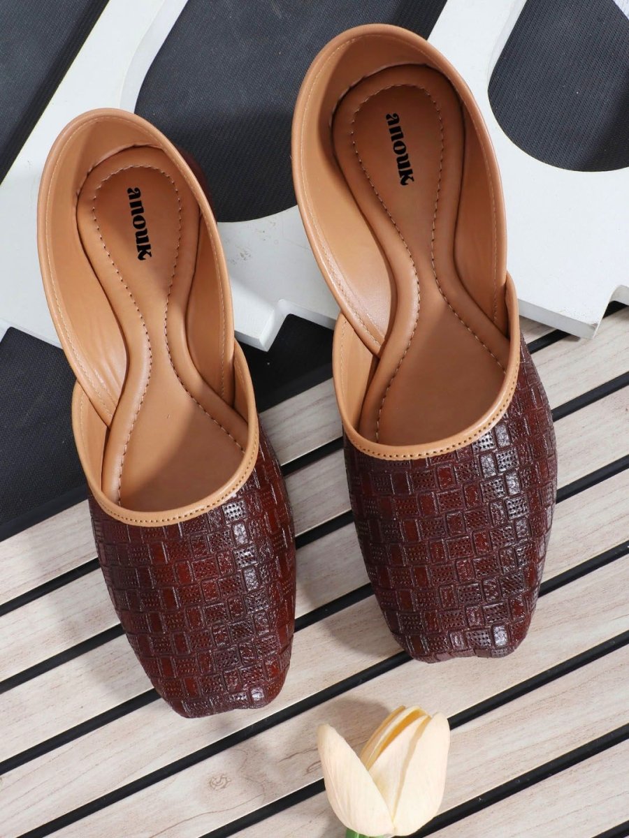 Dhiyona AK Women Textured Mojaris Flats