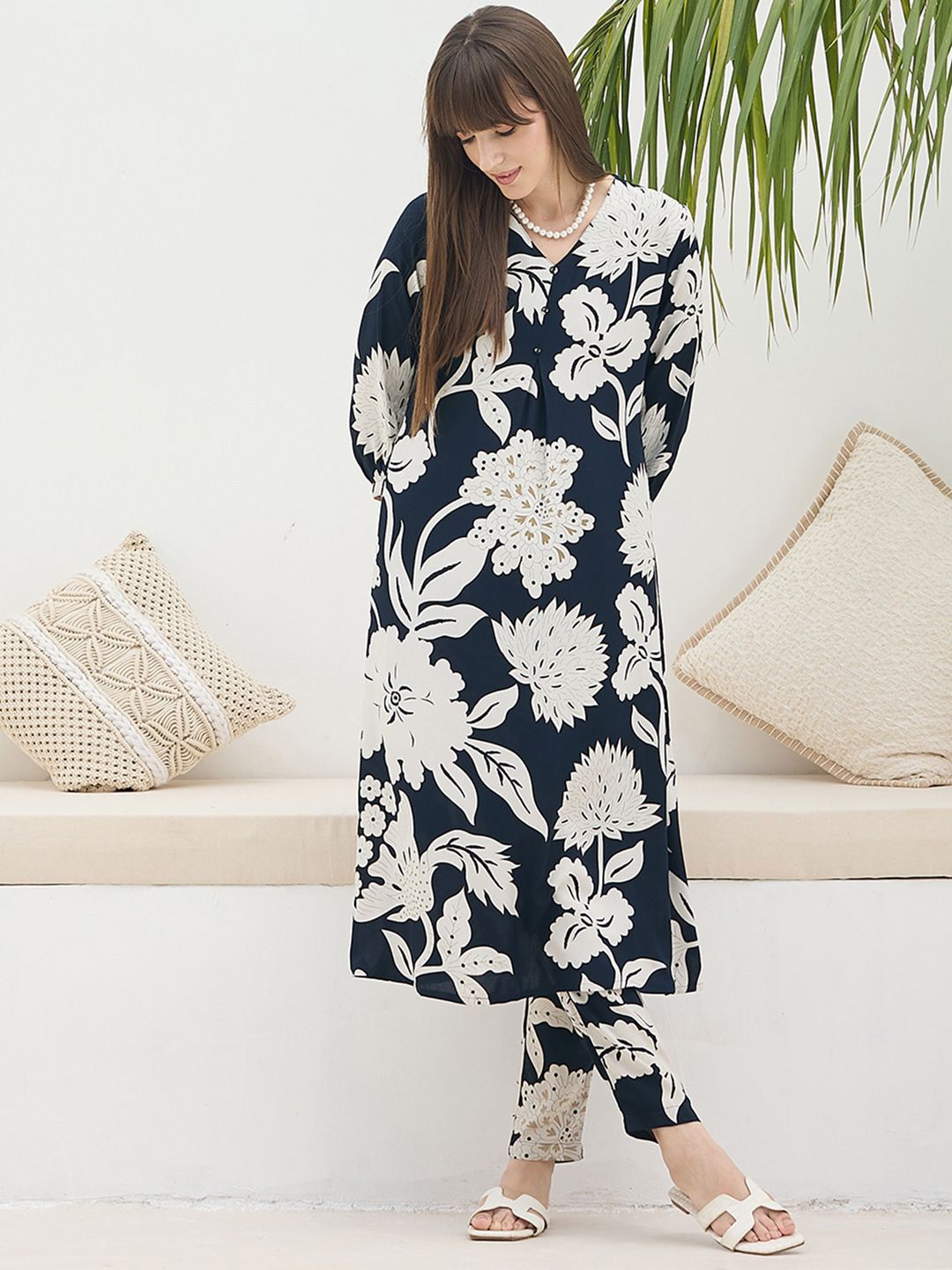 Dhiyona IE Floral Printed V-Neck Tunic & Trousers