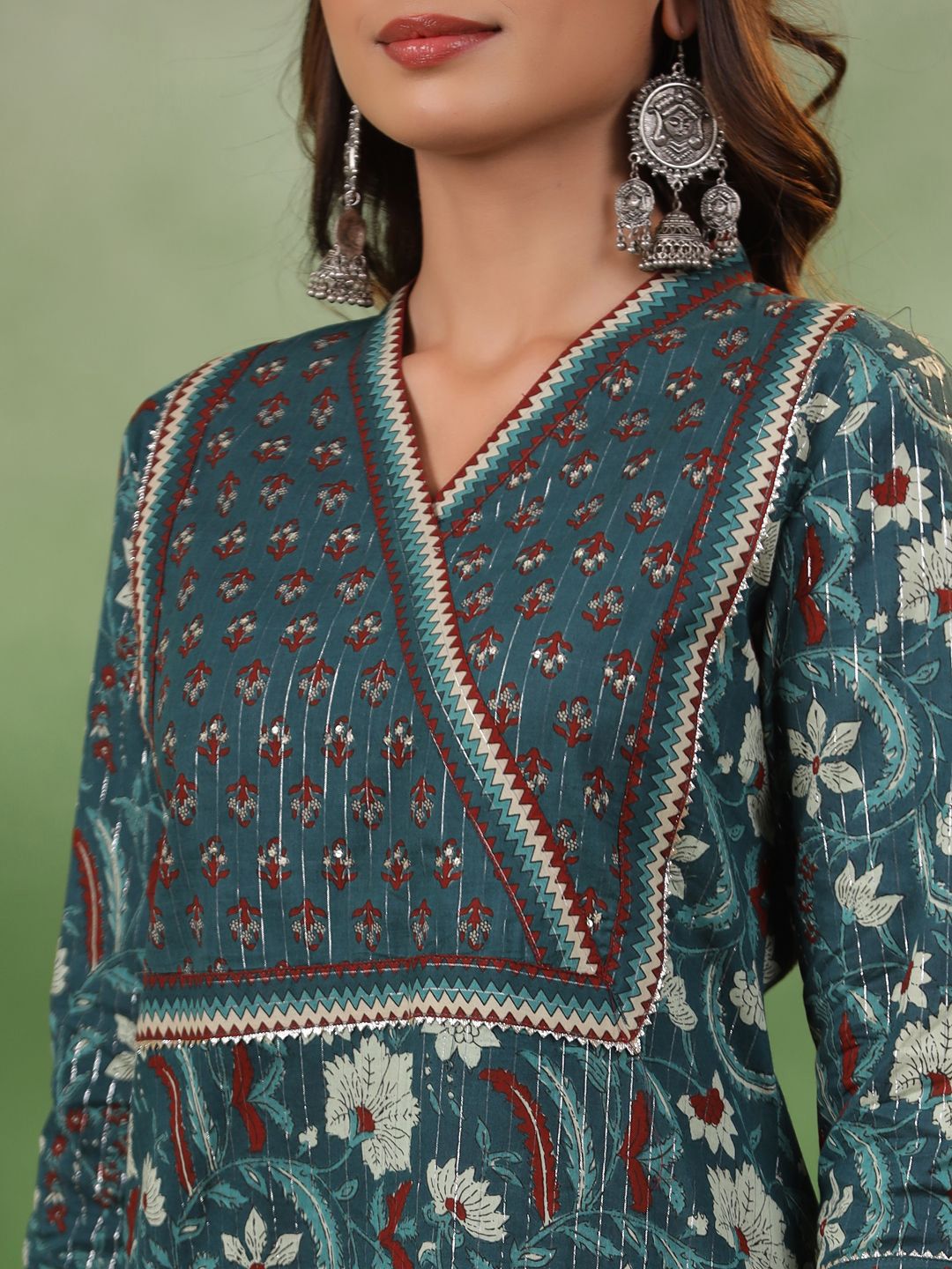 Dhiyona SN Women's Green Floral Printed V-Neck Gotta Patti Pure Cotton Kurta With Trousers & Dupatta