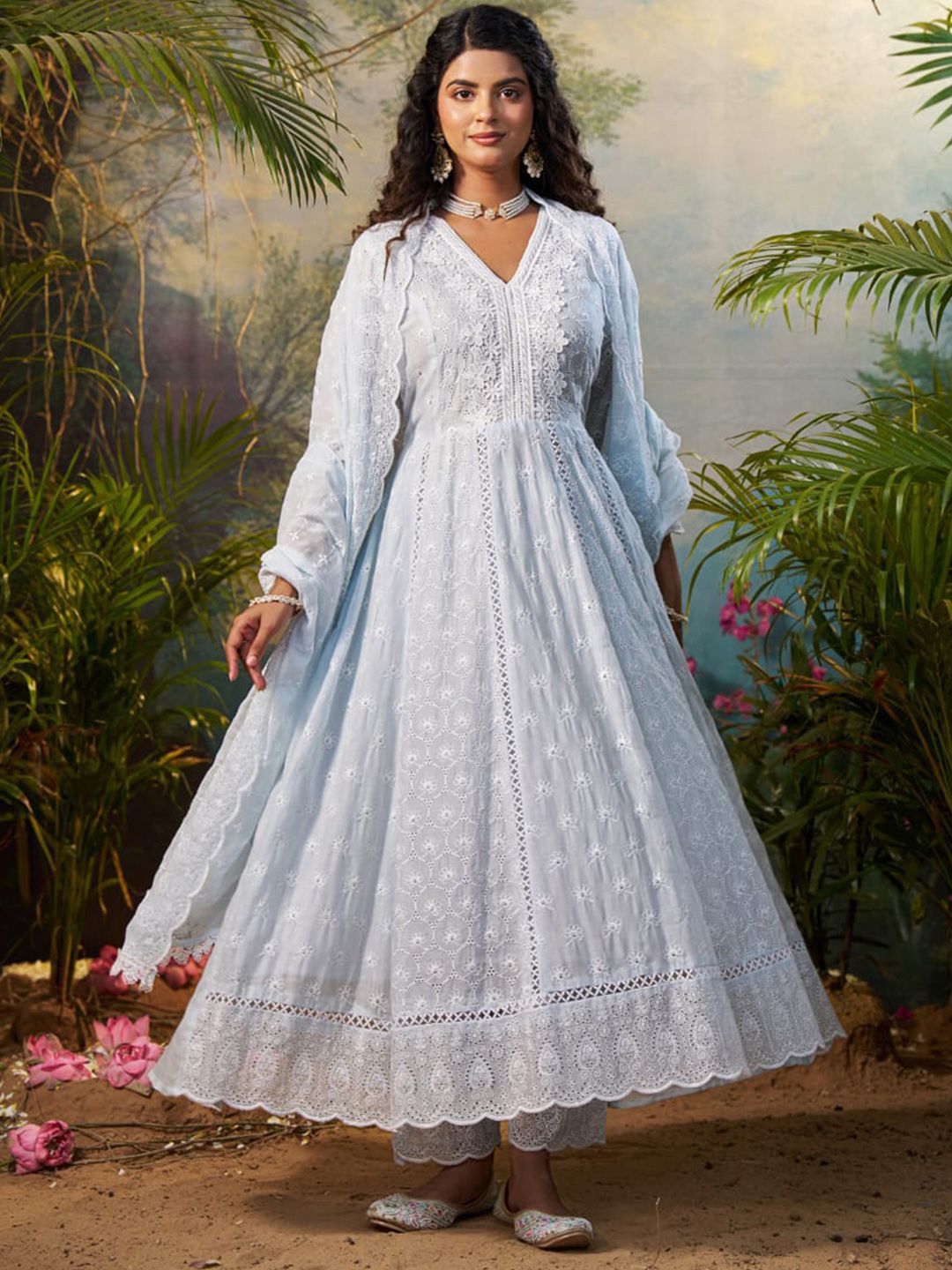 Women Floral Embroidered Regular Thread Work Kurta Trousers With Dupatta Set