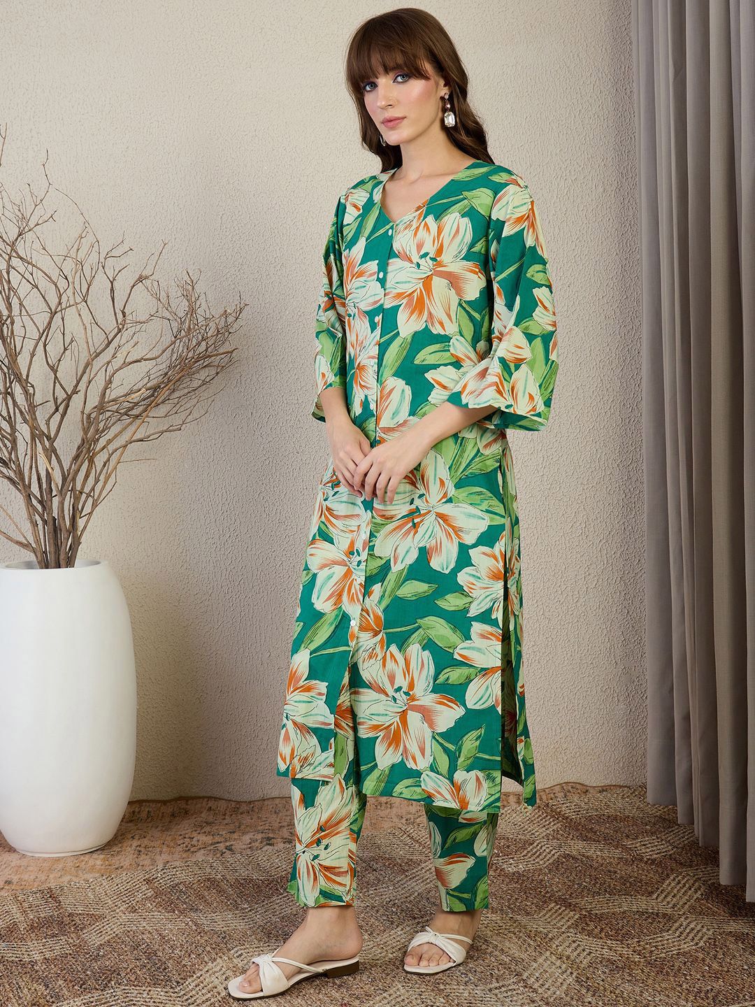 Dhiyona IE Floral Printed V-Neck Pure Cotton Straight Kurta With Trousers