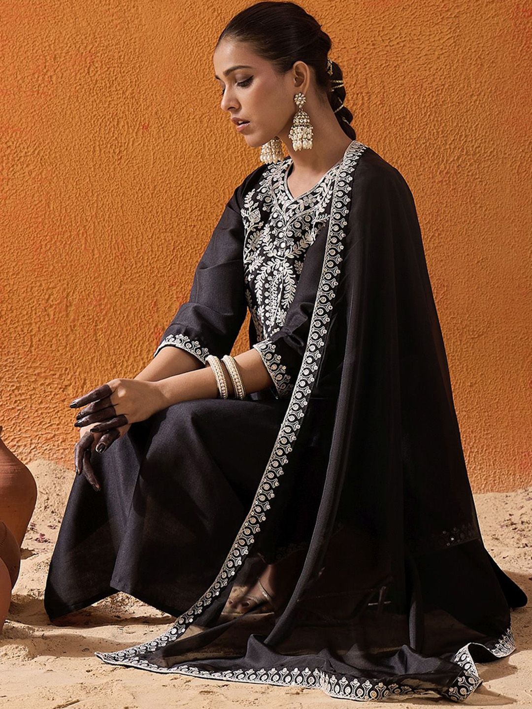 Women Embroidered Regular Thread Work Kurta with Trousers & With Dupatta