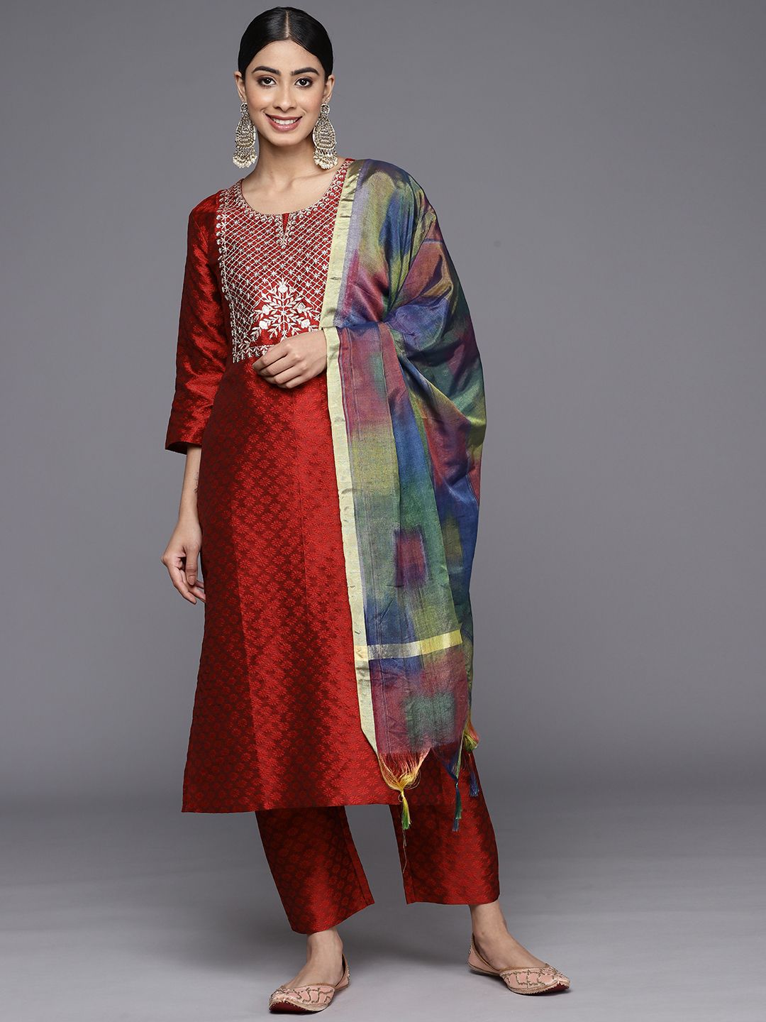 Dhiyona VA Women'sYoke Design Regular Thread Work Kurta with Trousers & With Dupatta