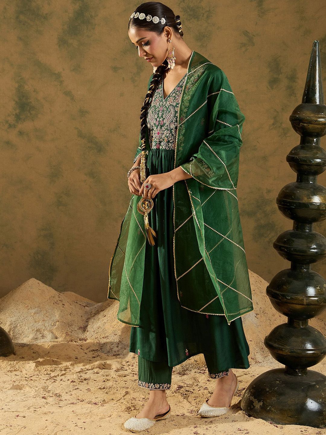 Dhiyona IE Women Floral Embroidered Empire Liva Kurta with Trousers & With Dupatta