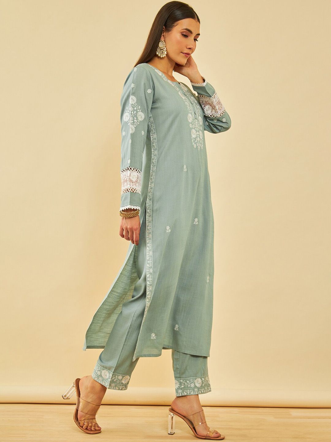 Dhiyona SO Women's Blue Floral Embroidered Thread Work Straight Kurta With Trousers