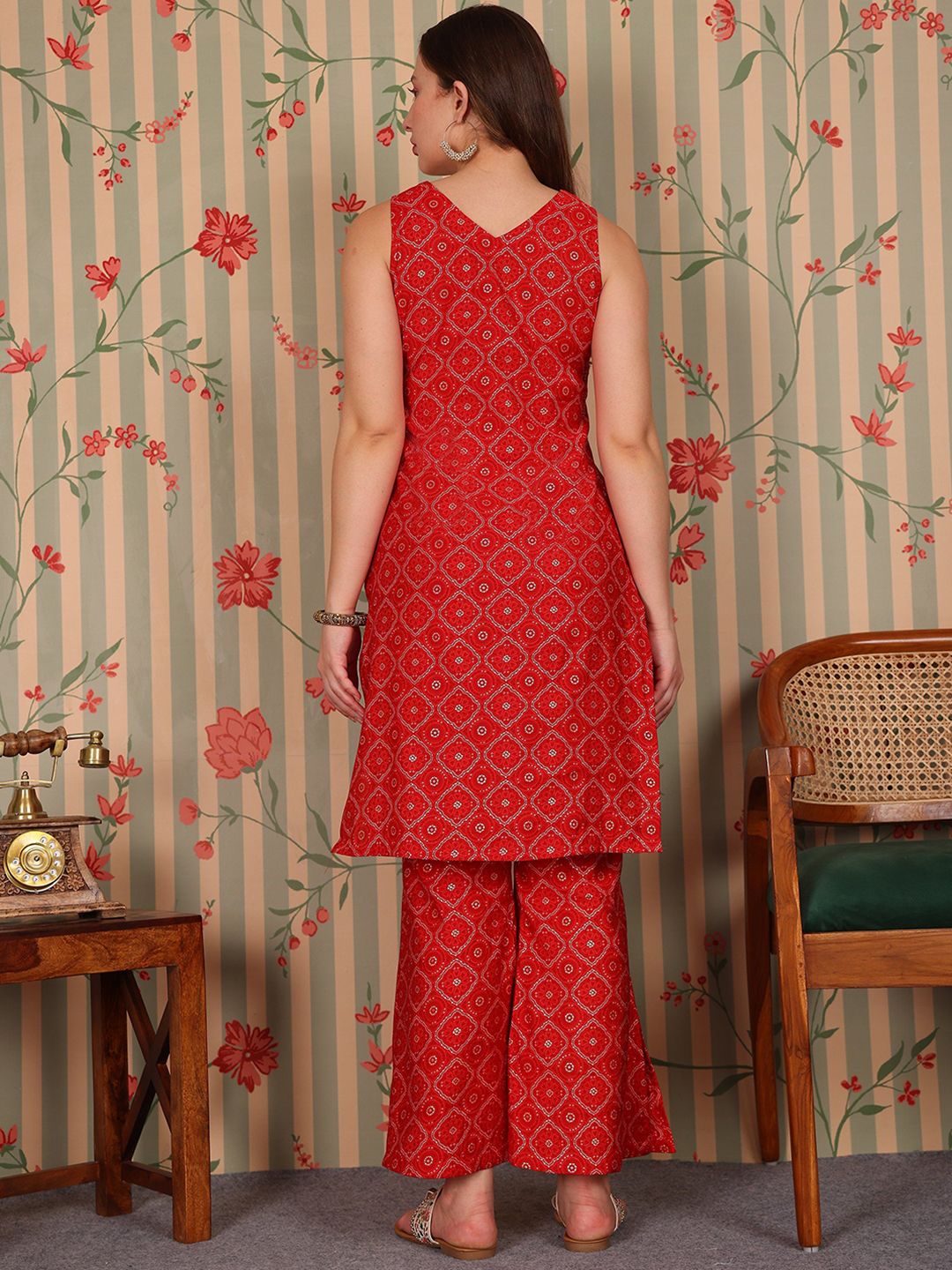 Dhiyona OD Bandhani Printed V-Neck Gotta Patti Straight Kurta with Trousers