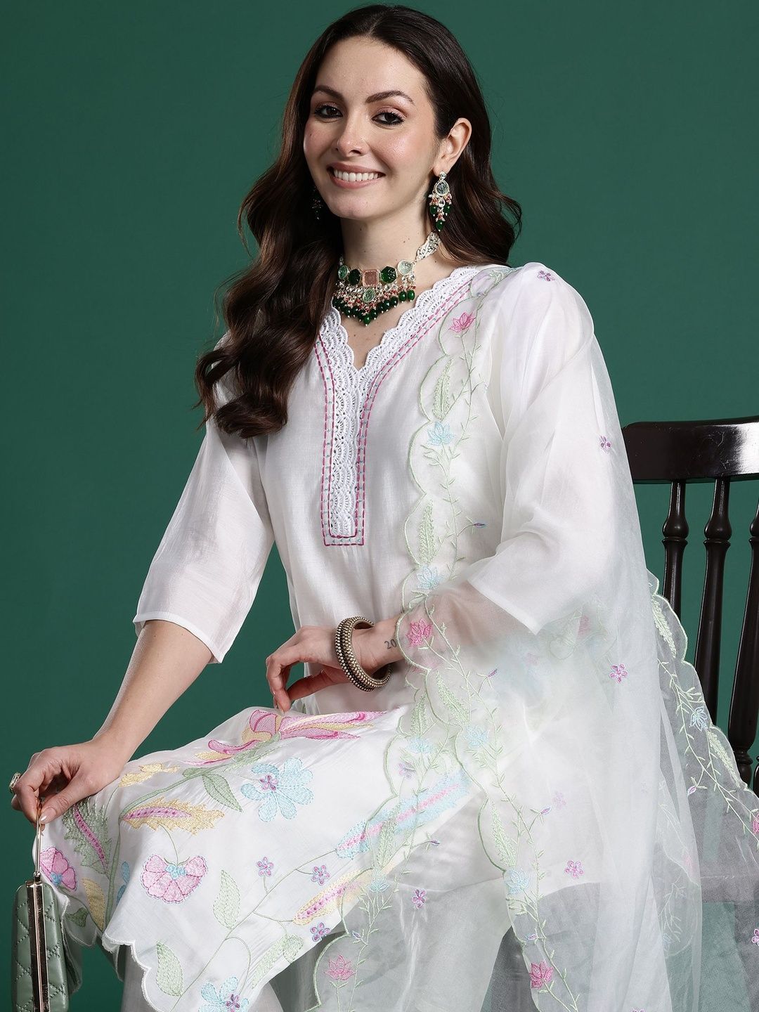 Women Floral Embroidered Regular Thread Work Kurta with Trousers & Dupatta