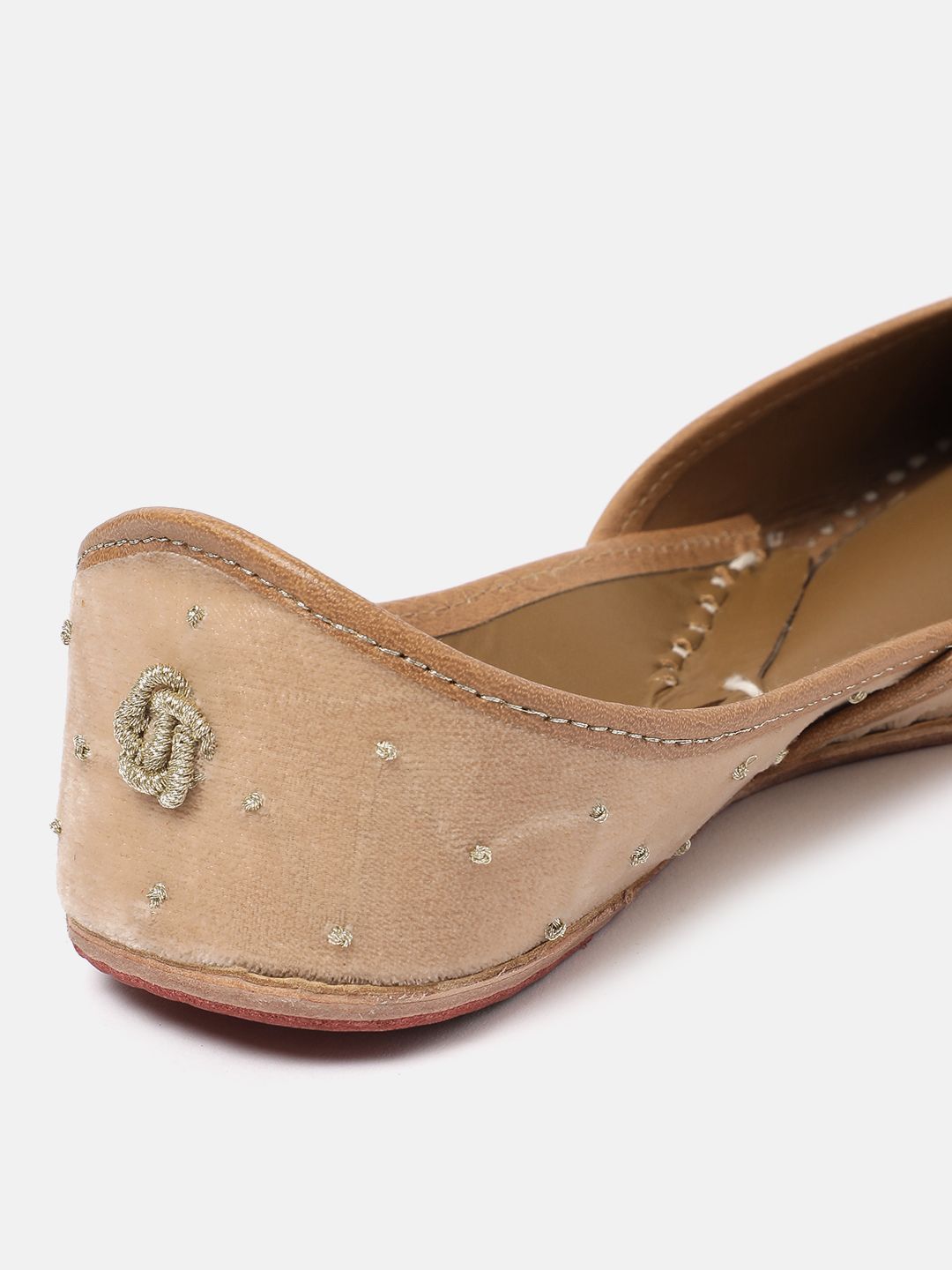 Dhiyona HOP Women Ethnic Embellished Mojaris