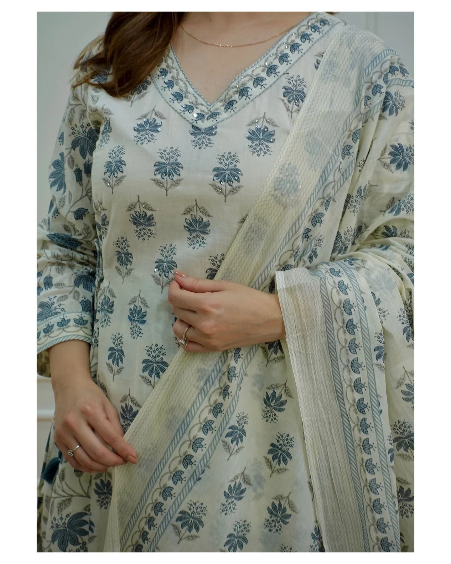 Women White Printed Viscose Rayon Kurta And Pant Set