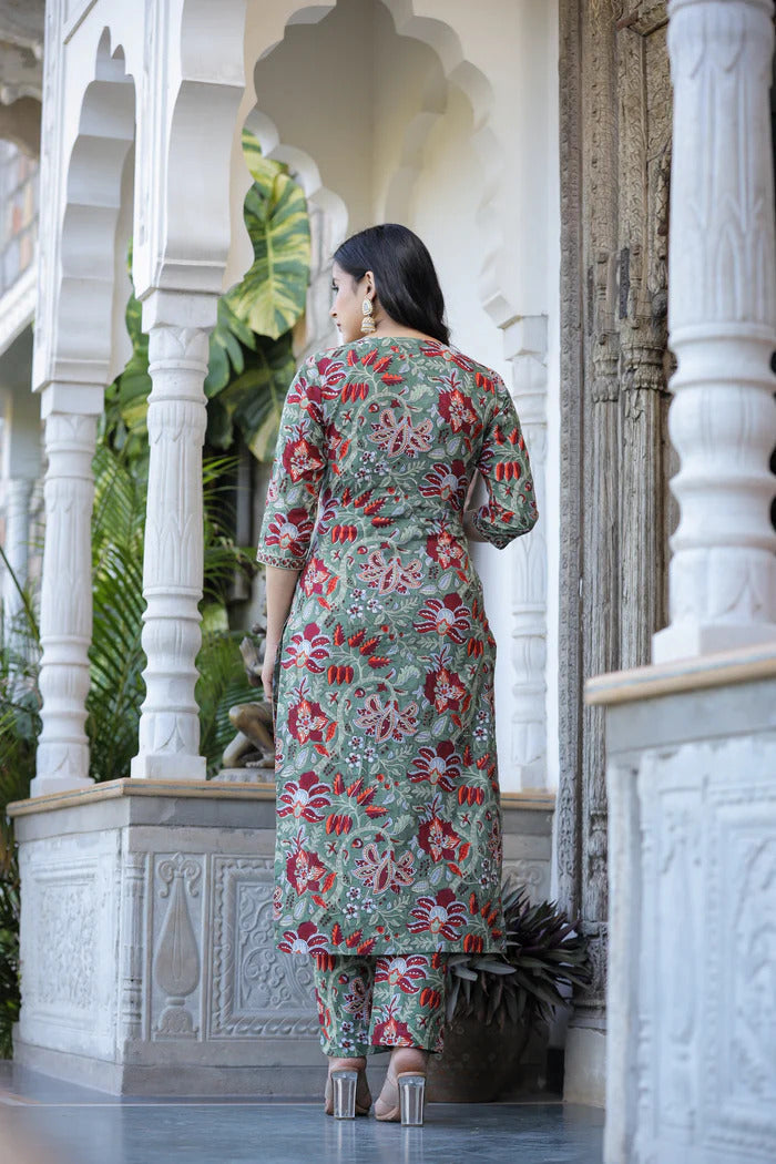 Women Multicolor Printed Viscose Rayon Kurta, Pant And Dupatta Set