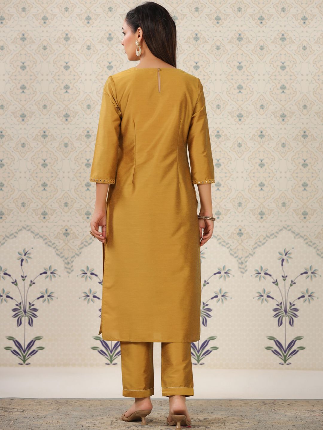 Dhiyona OD Geometric Embroidered Mirror Work Kurta With Trousers