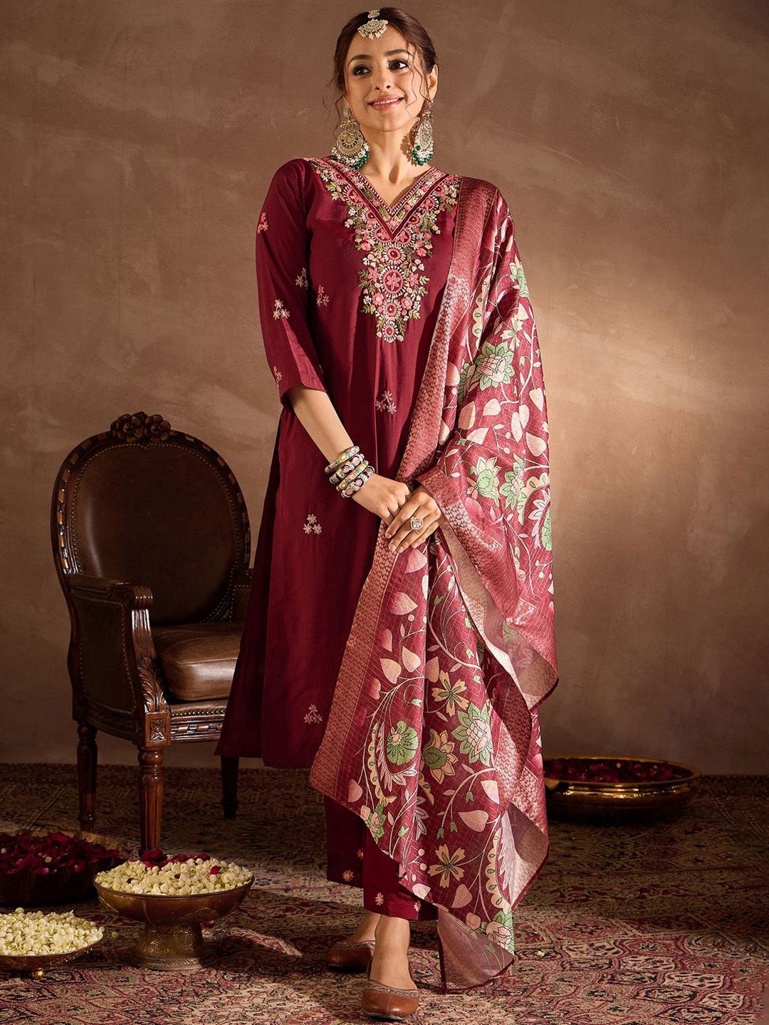 Dhiyona IE Women Floral Embroidered Regular Thread Work Kurta with Trousers & With Dupatta