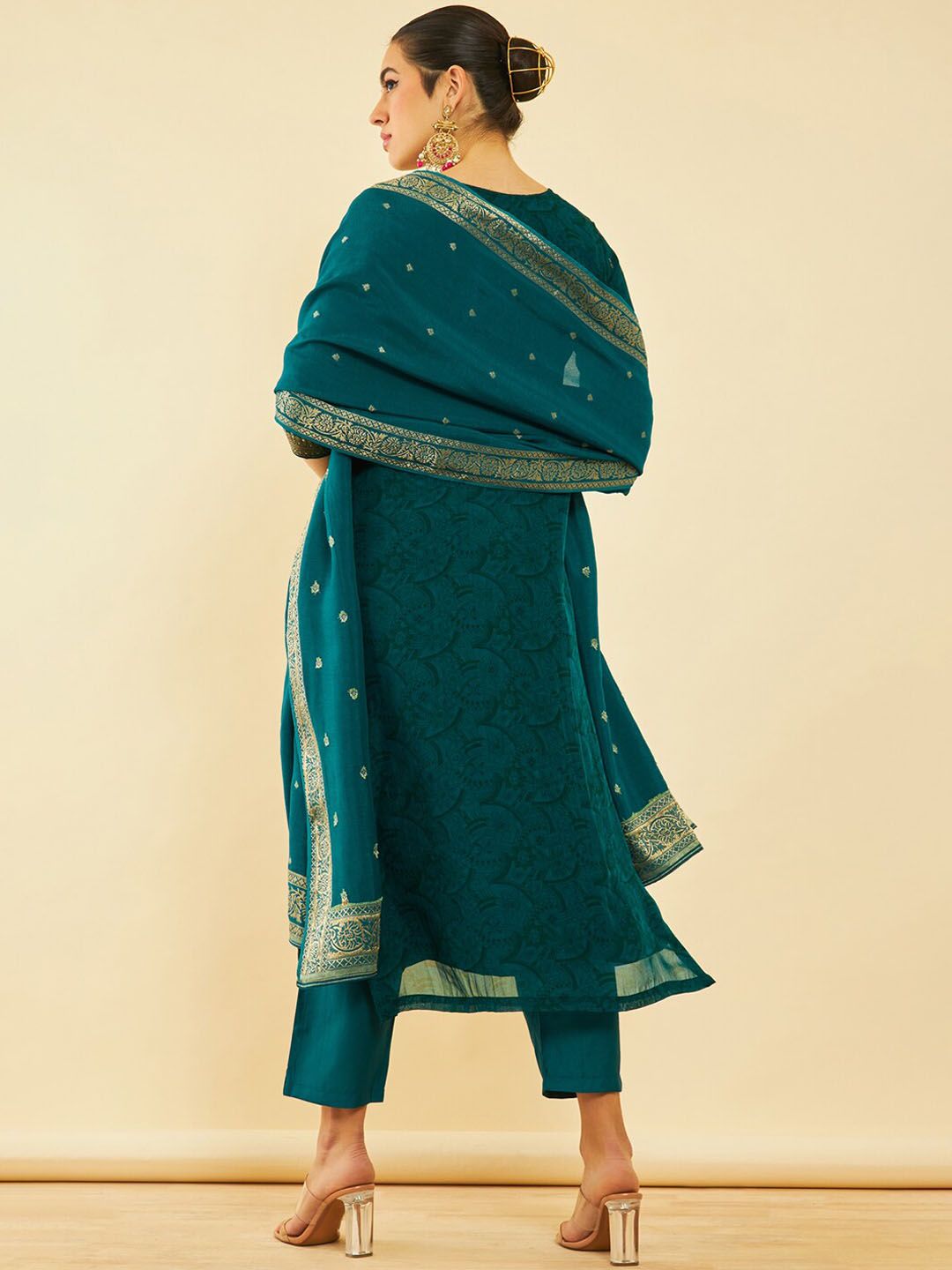 Dhiyona SO Women's Floral Printed Round Neck Three-Quarter Sleeves Kurta with Trousers & With Dupatta