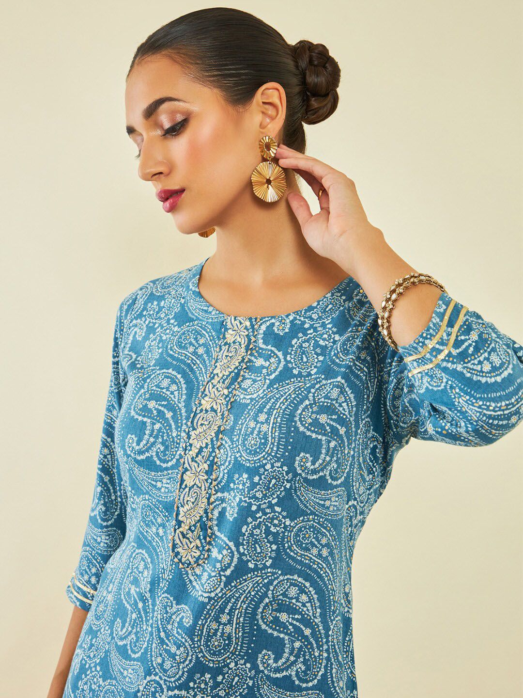 Dhiyona SO Women's Blue Paisley Printed Regular Gotta Patti Kurta With Trousers