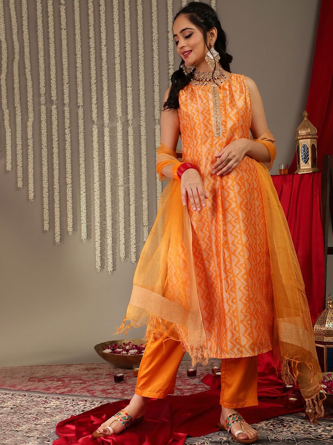 Dhiyona VA Women'sGeometric Printed Kurta & Trousers With Dupatta