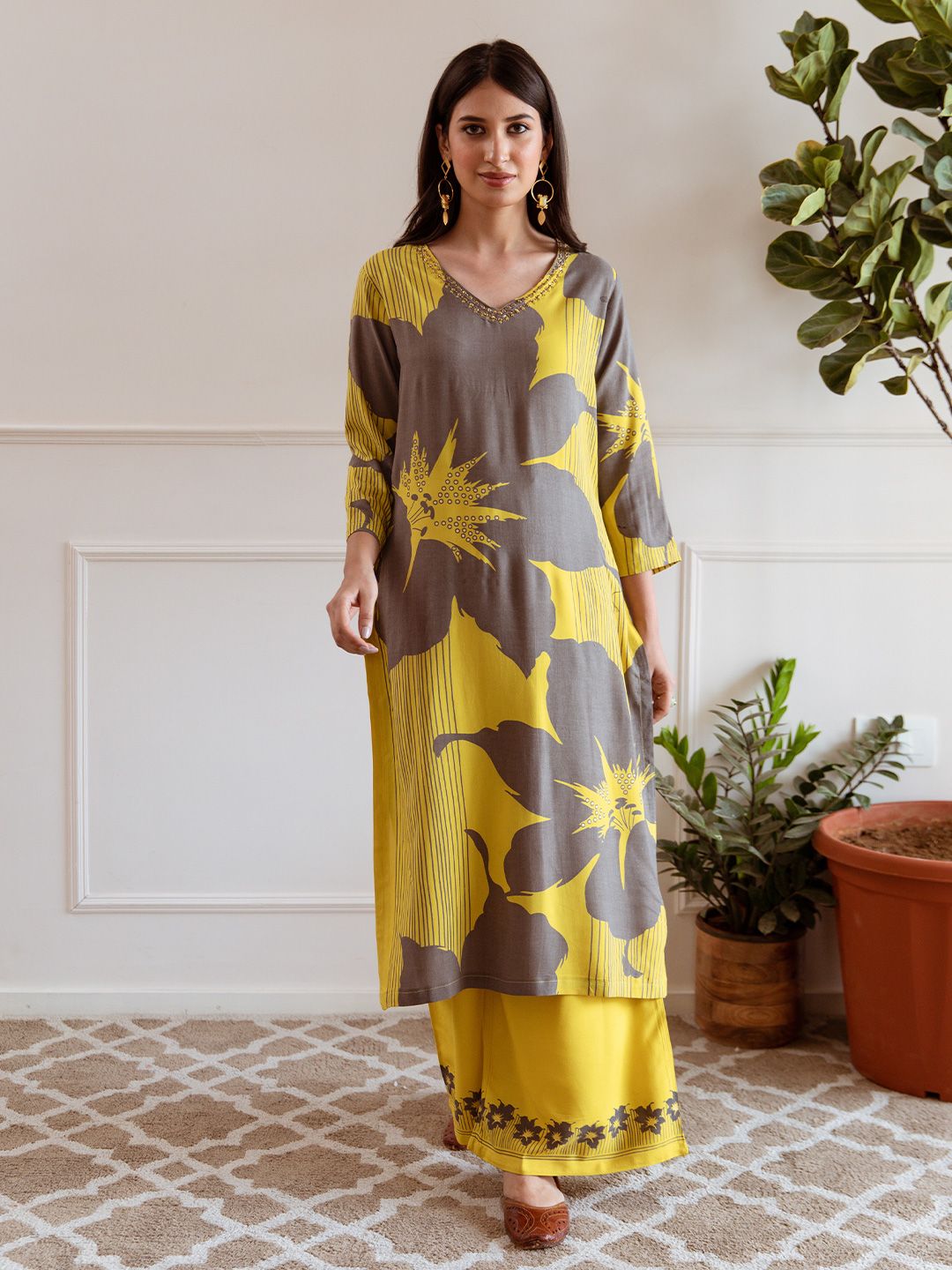 Dhiyona IS Women's Women Floral Printed Regular Kurta with Palazzos