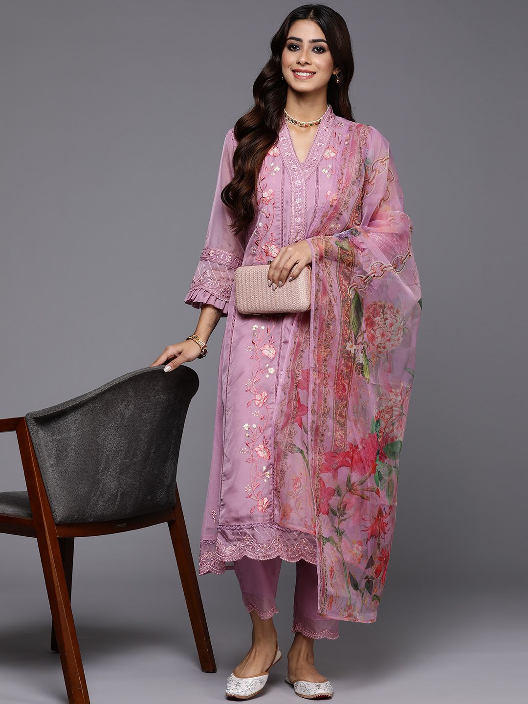Women Floral Embroidered Regular Thread Work Kurta with Trousers & With Dupatta