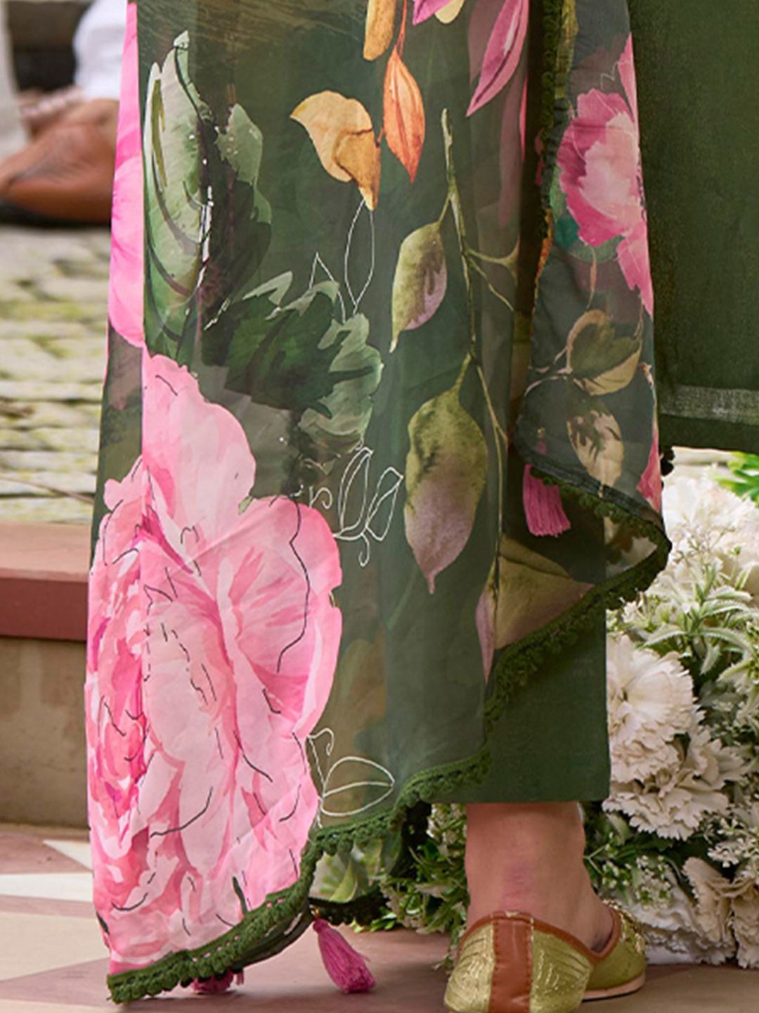 Women Floral Embroidered Panelled Thread Work Kurta with Trousers & With Dupatta