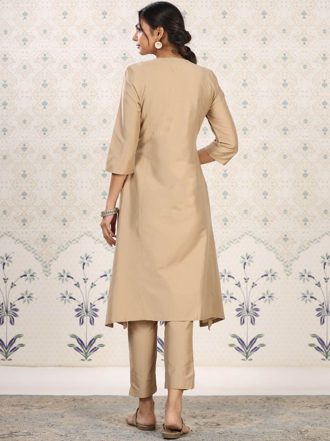 Dhiyona OD Embroidered Kurta with Trousers