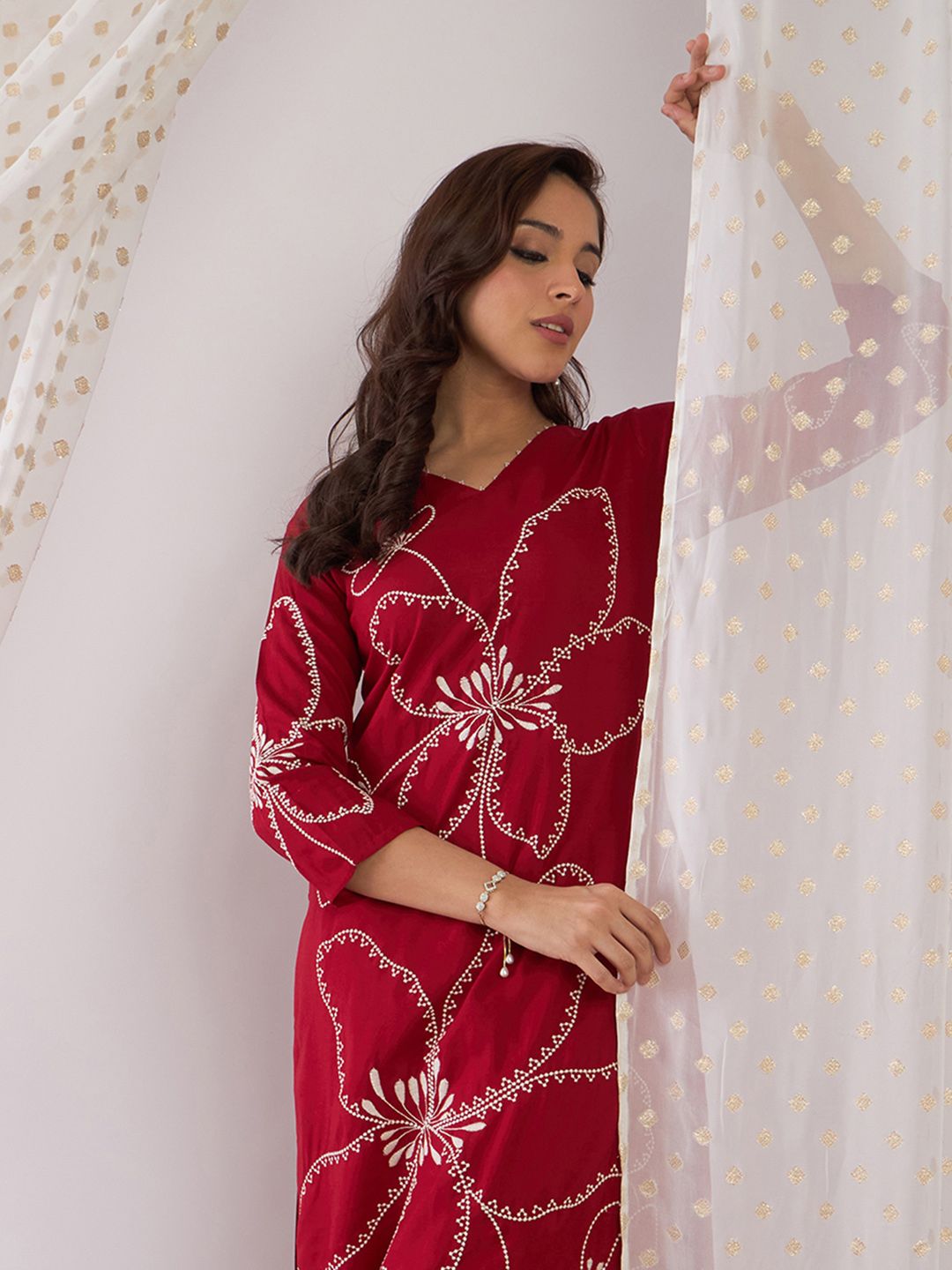 Dhiyona IE Floral Embroidered Beads And Stones Straight Kurta With Palazzos