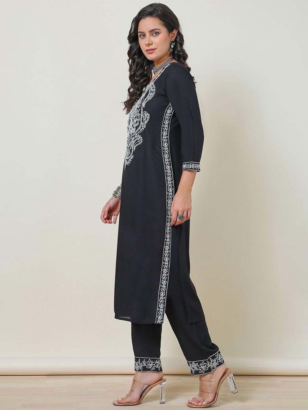Dhiyona SO Women's Black Ethnic Motifs Embroidered Thread Work Straight Kurta With Trousers