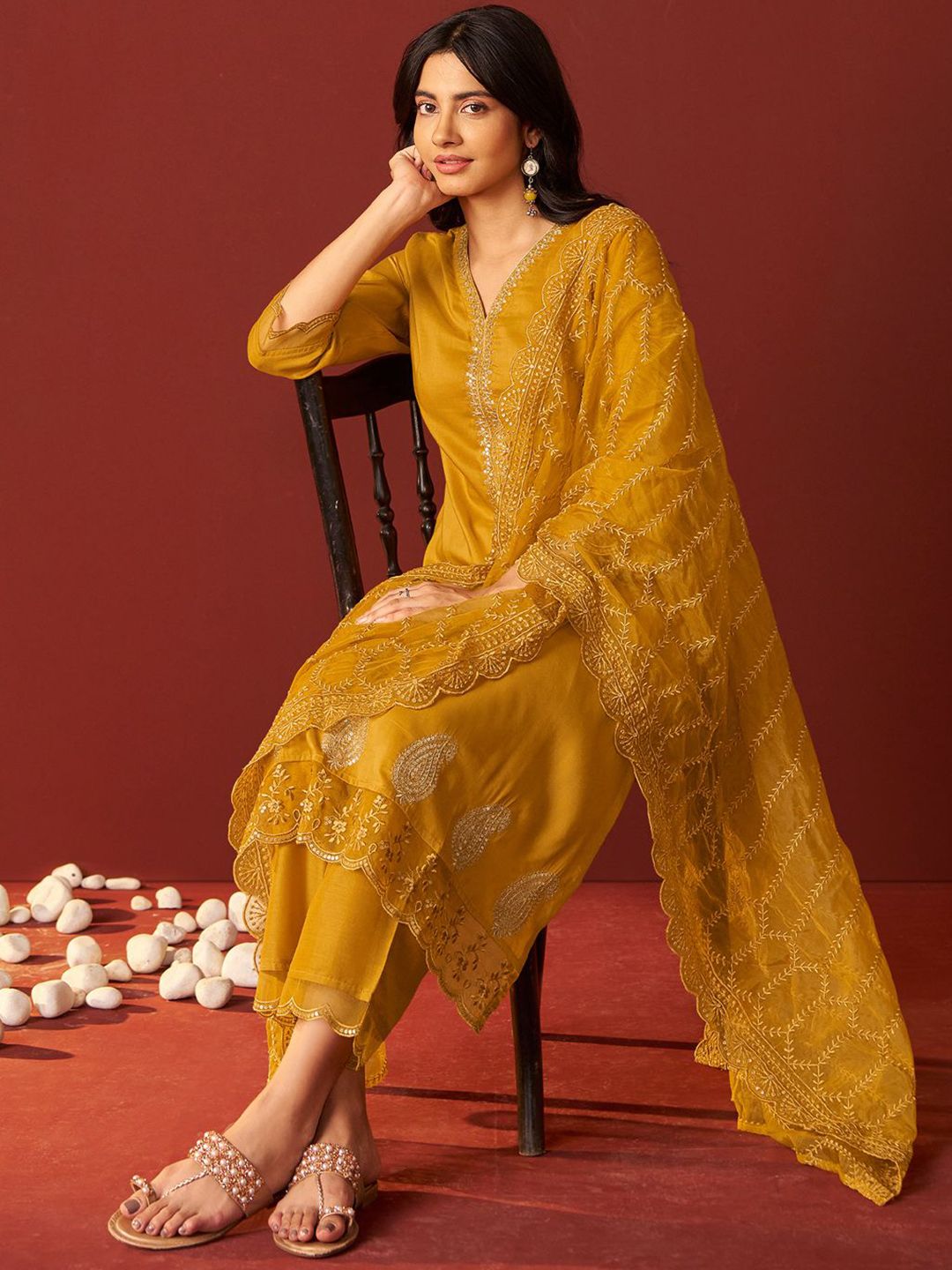 Dhiyona IE Women Ethnic Motifs Embroidered Regular Sequinned Kurta & Trousers With Dupatta