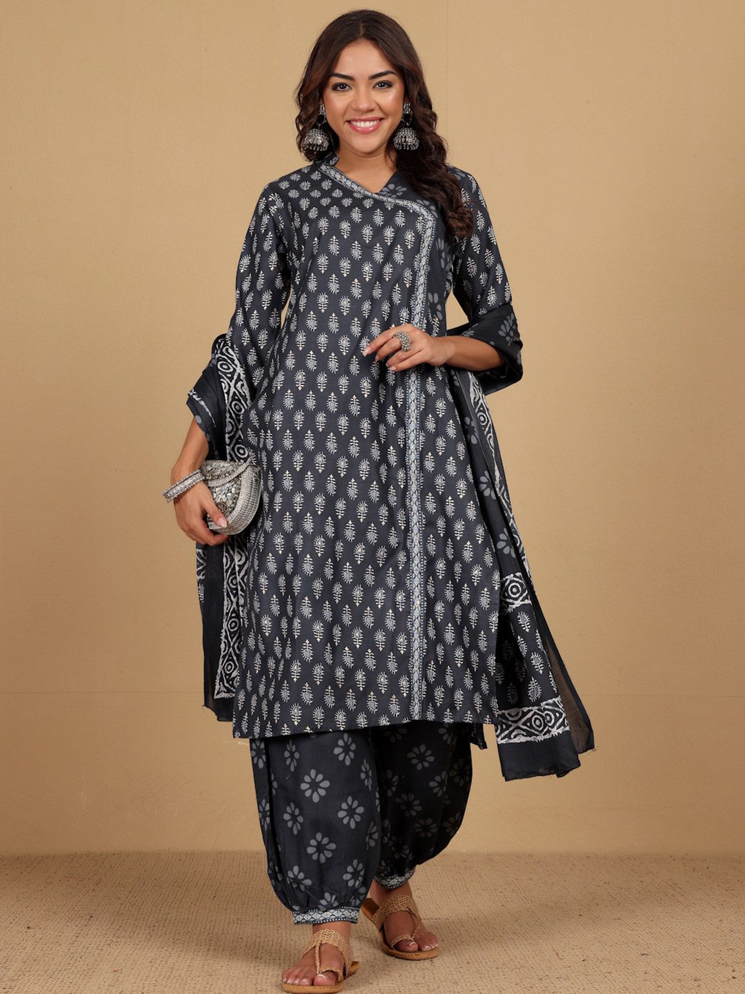 Dhiyona VA Women'sFloral Printed V-Neck Angrakha Straight Kurta With Salwar And Dupatta