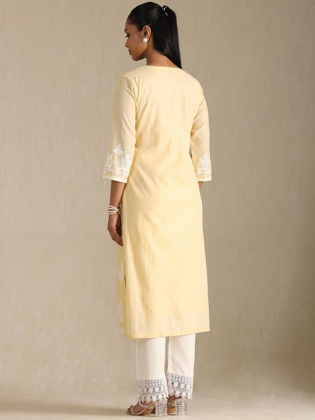 Dhiyona SO Women's Women Floral Embroidered Thread Work Kurta Set