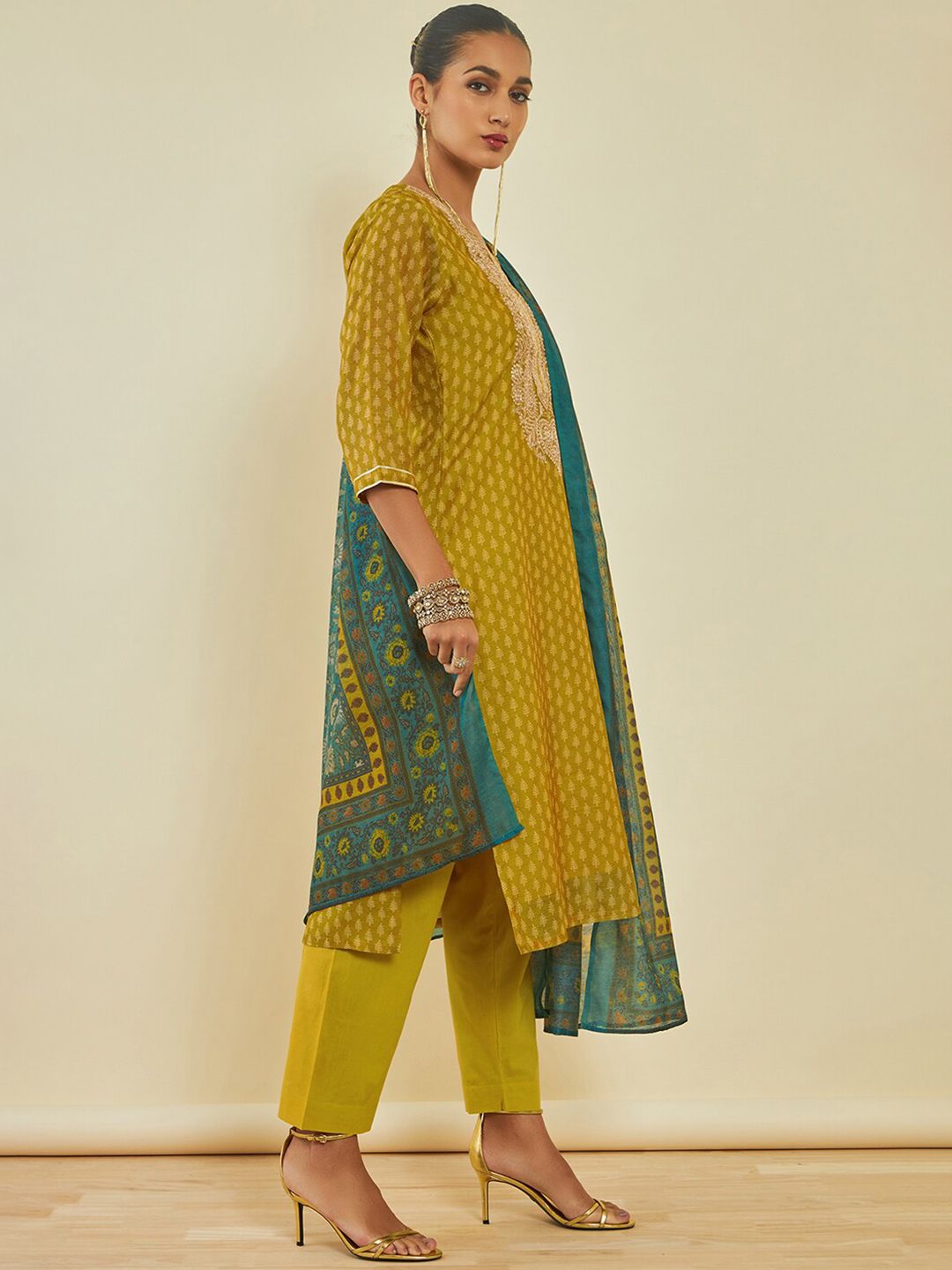 Dhiyona SO Women's Ethnic Motifs Printed Sequinned Chanderi Silk Kurta With Trousers & With Dupatta