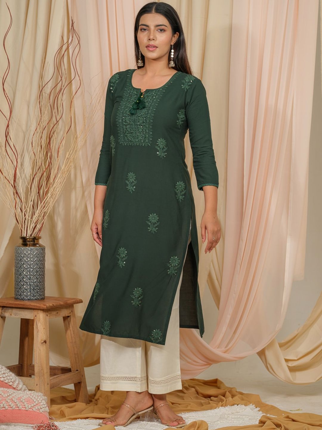 Dhiyona OD Floral Embroidered Tie-Up Neck Straight Kurta