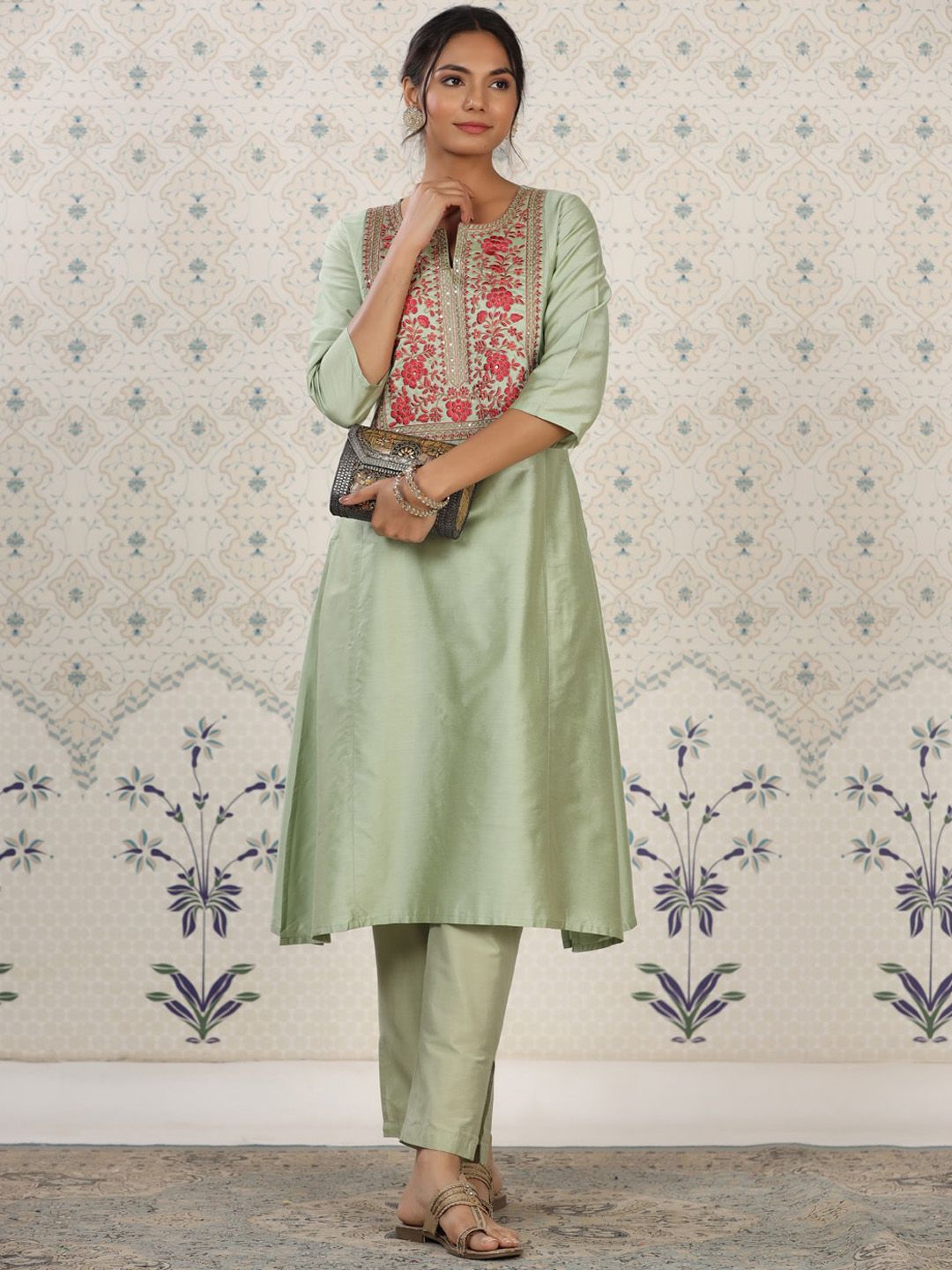Dhiyona OD Yoke Design Embroidered Kurta with Trousers