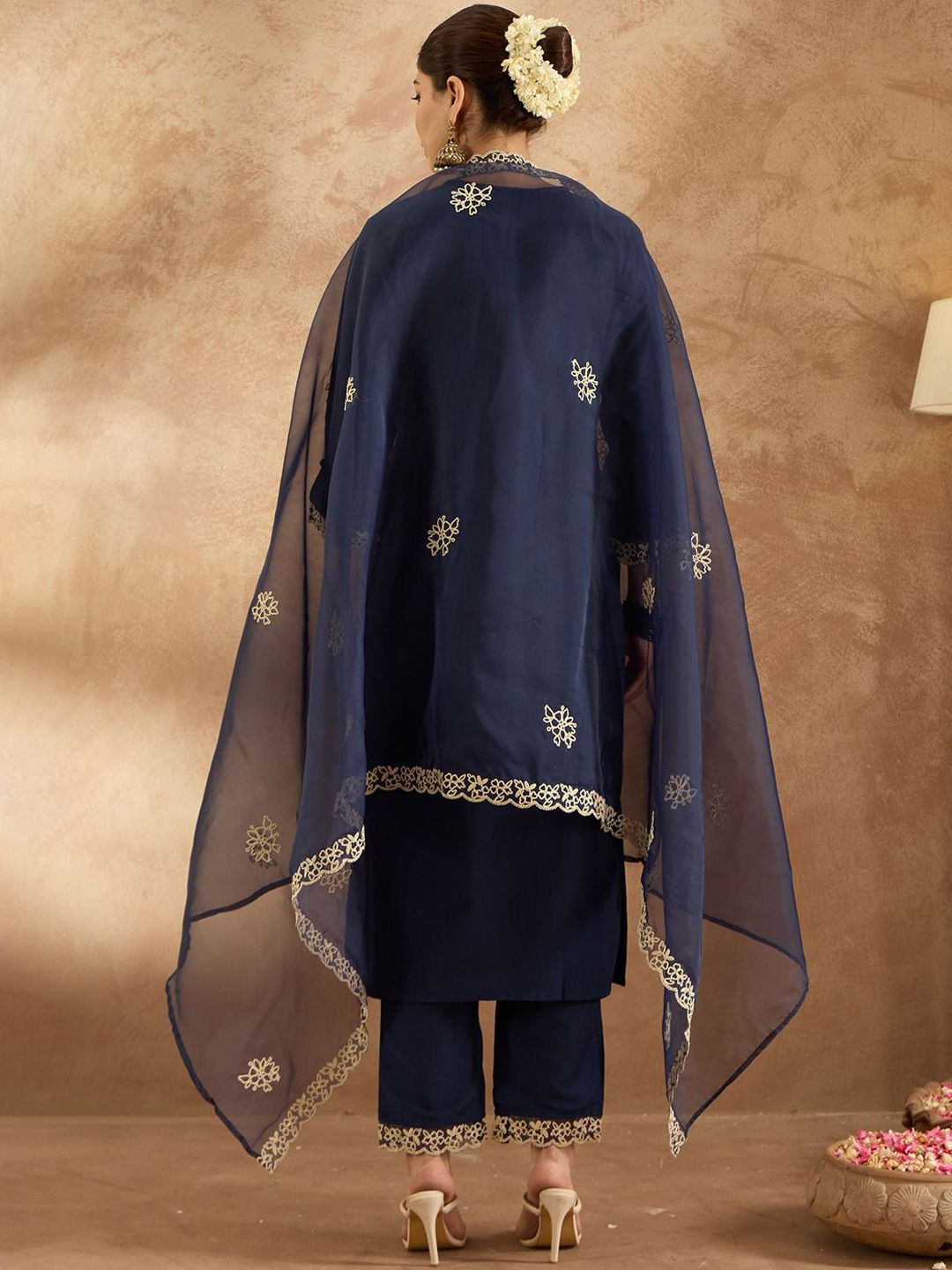 Women Embroidered Regular Thread Work Kurta with Trousers & Dupatta