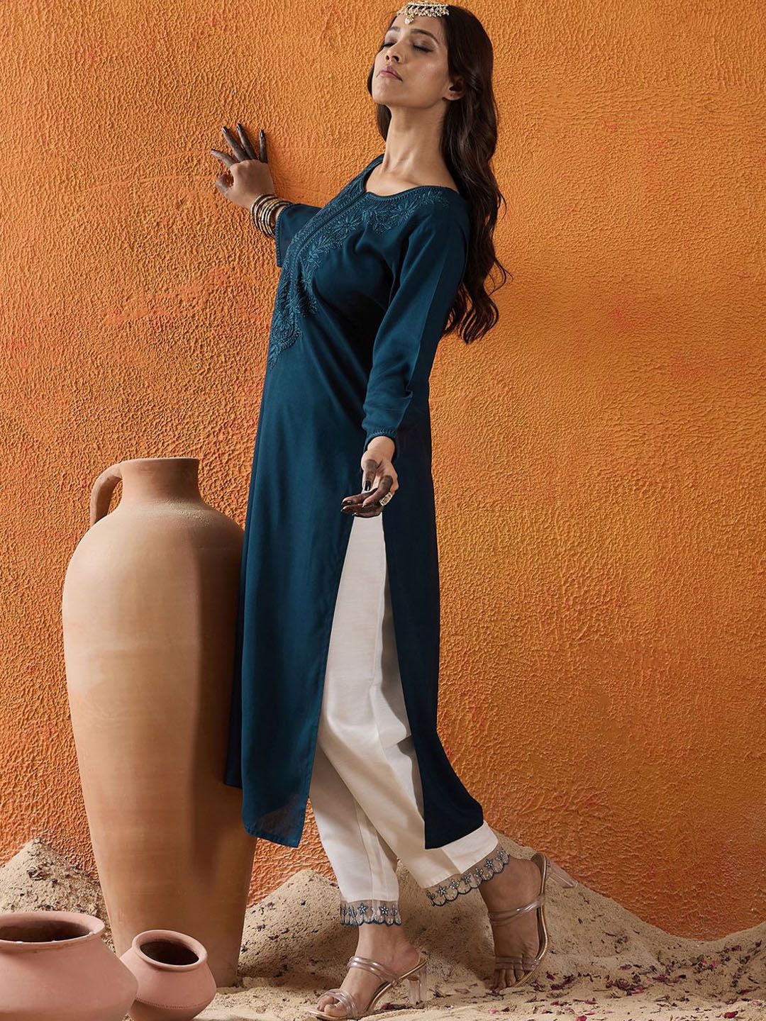 Dhiyona IE Floral Yoke Design Notch Neck Thread Work Kurta
