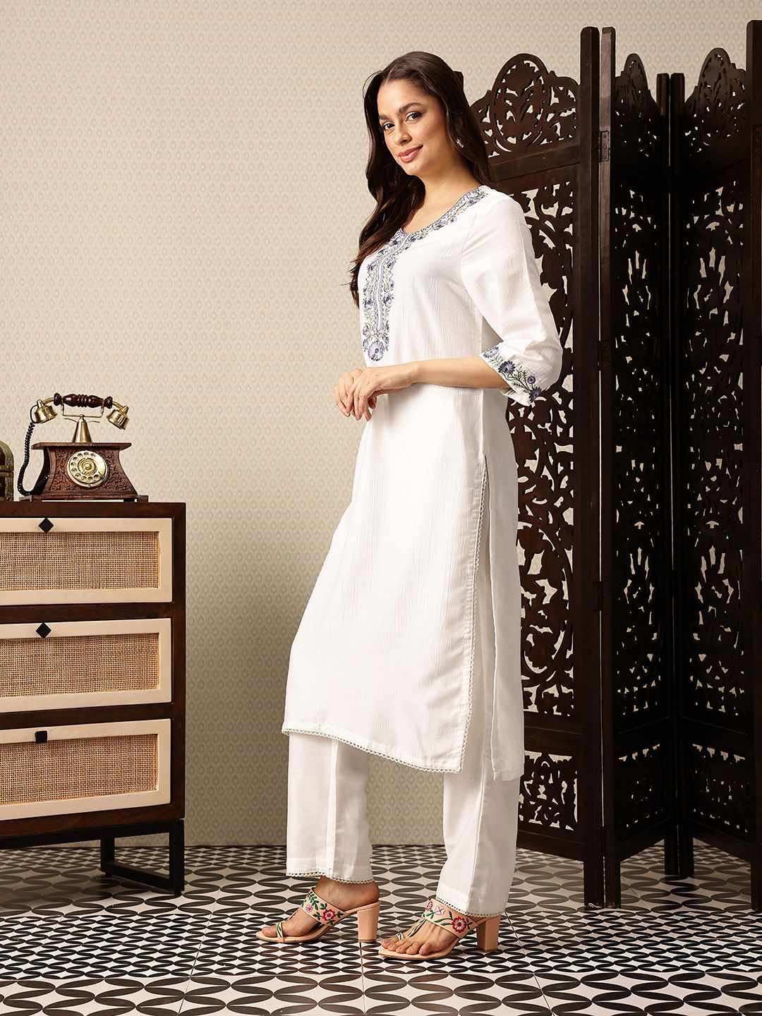 Dhiyona PD Women Floral Embroidered Regular Jashn Kurta with Trousers & With Dupatta