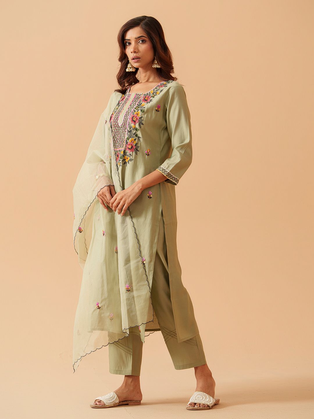 Dhiyona PD Women Women Floral Embroidered Kurta with Trousers & Dupatta