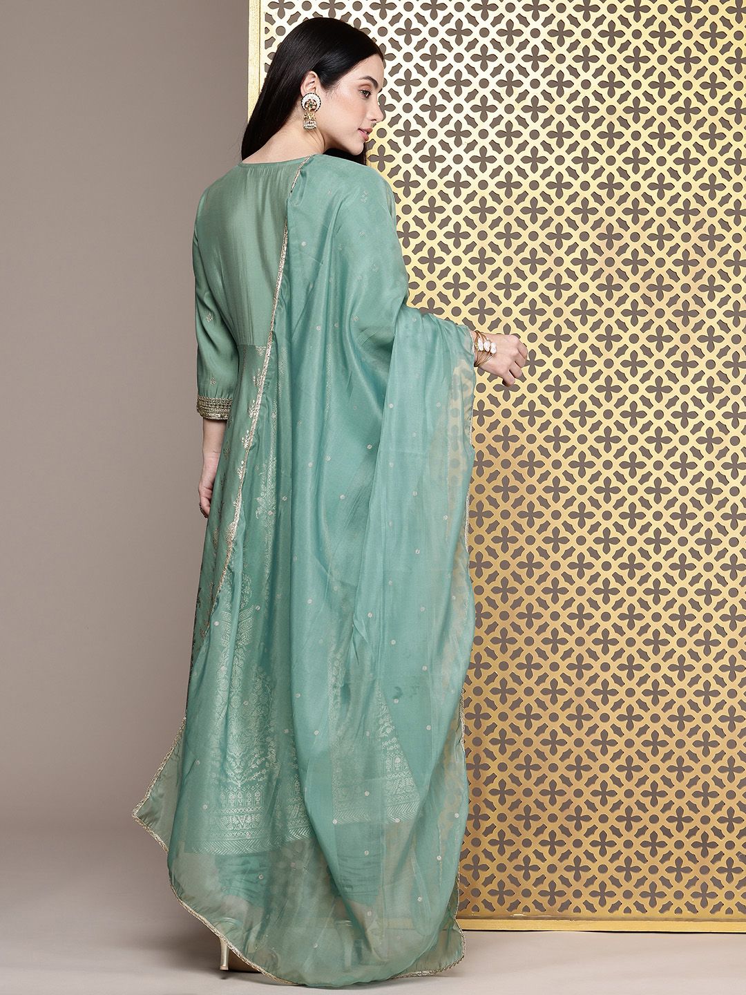 Dhiyona PD Women Floral Printed Jashn Kurta with Churidar & With Dupatta