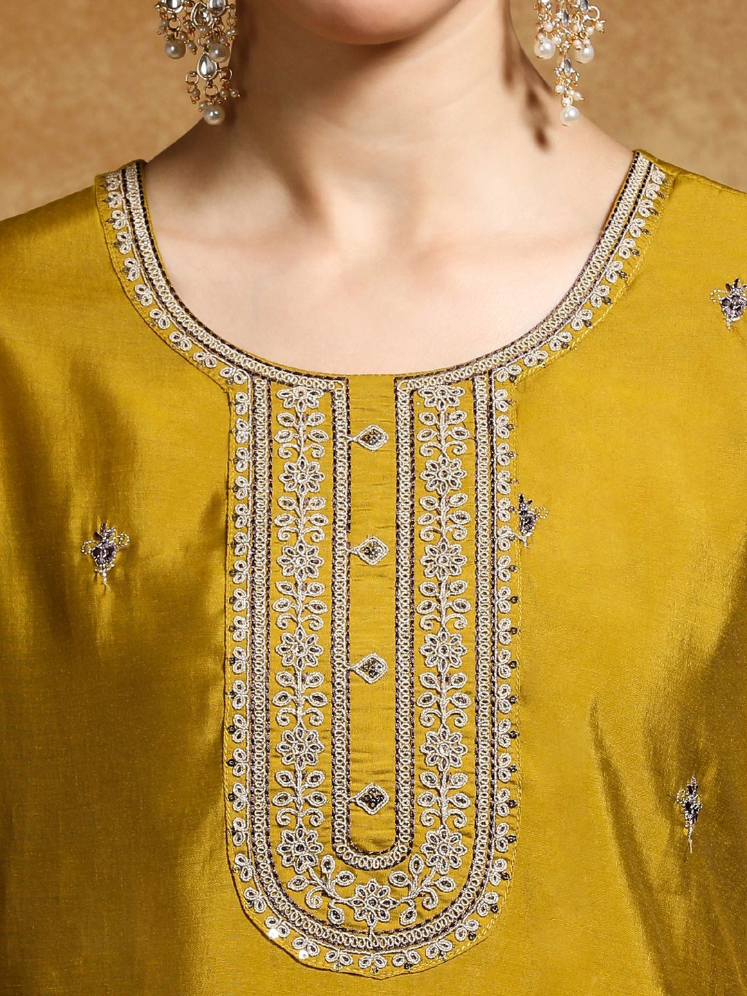 Dhiyona VA Women'sFloral Embroidered Zari Straight Kurta With Trousers And Dupatta