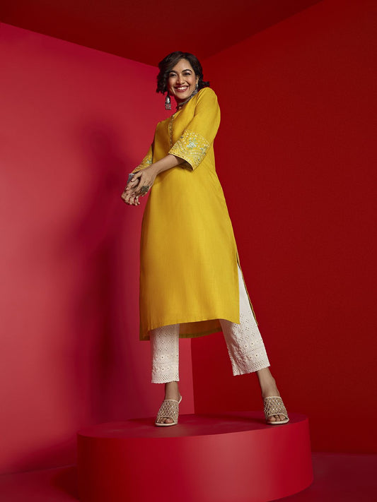 Dhiyona SO Women's Floral Embroidered Regular Thread Work Kurta with Trousers