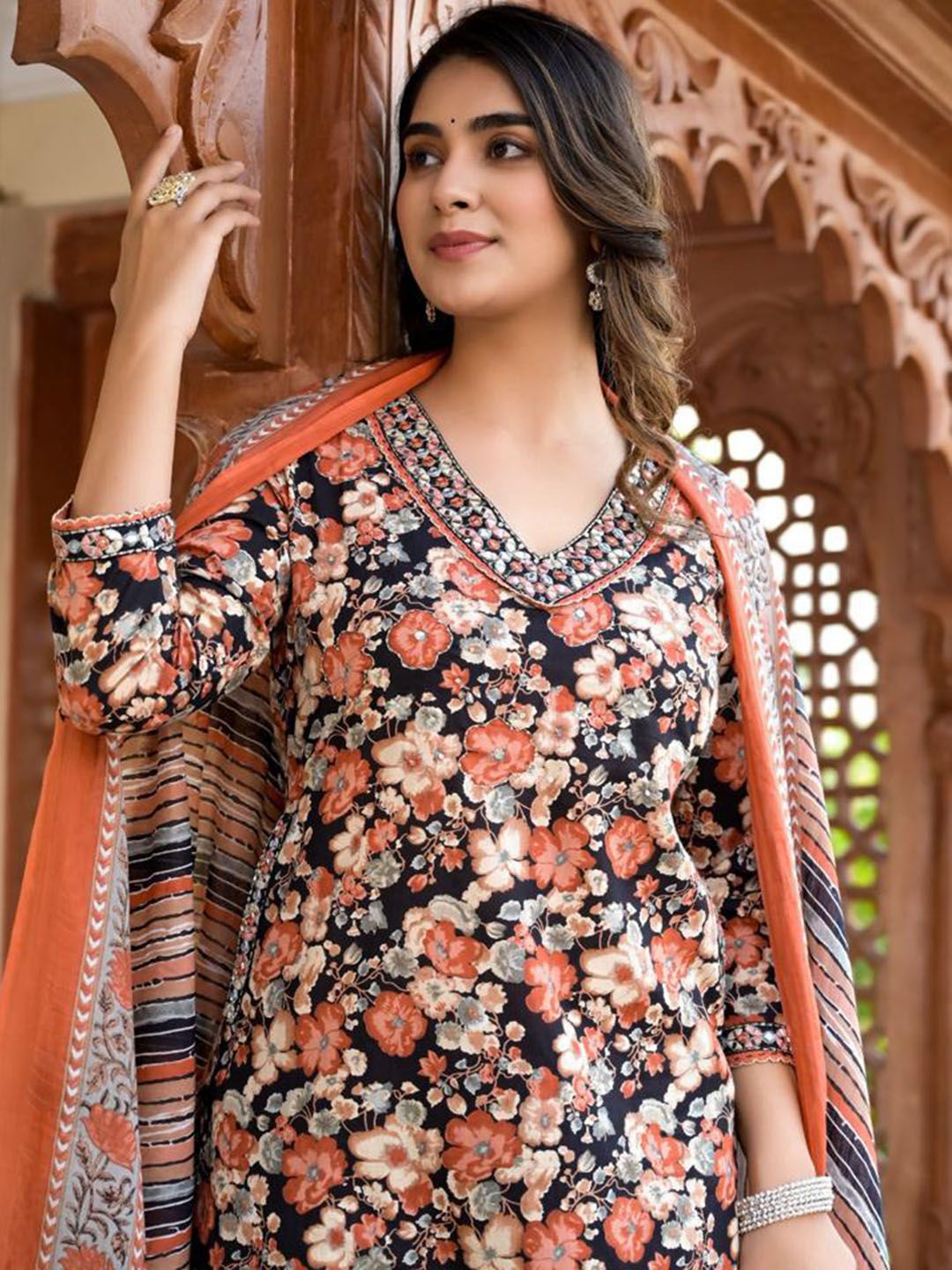 Dhiyona VA Women'sFloral Embellished Kurta Paired With Afghani Trousers & Dupatta