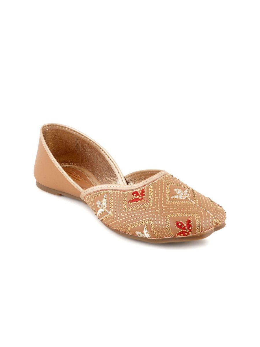 Dhiyona AK Embroidered Mojaris