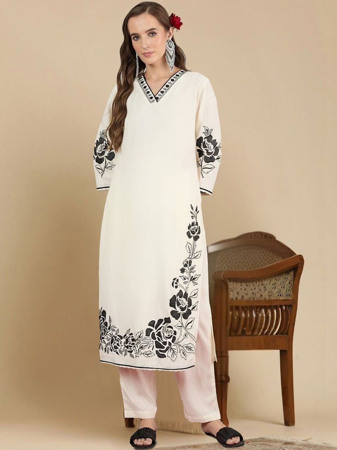 Women Floral Embroidered Regular Thread Work Kurta with Trousers