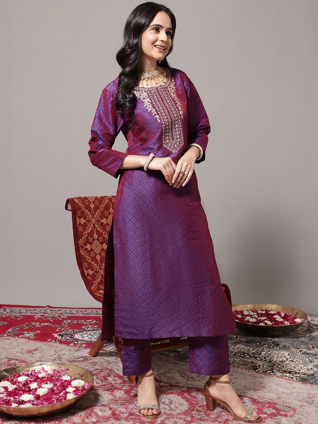 Dhiyona VA Women'sGeometric Woven Design Regular Zari Kurta with Trousers & Dupatta