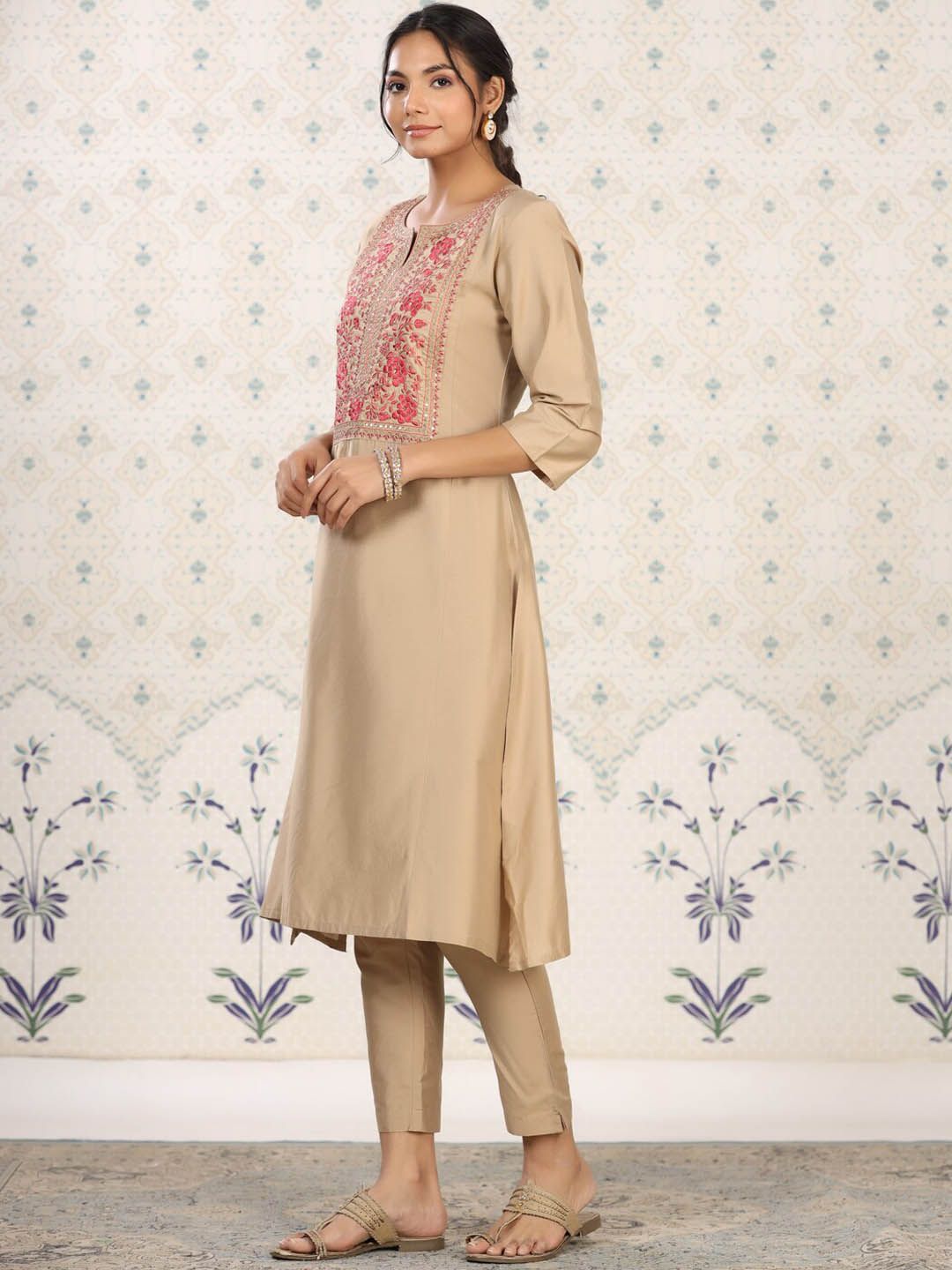 Dhiyona OD Embroidered Kurta with Trousers