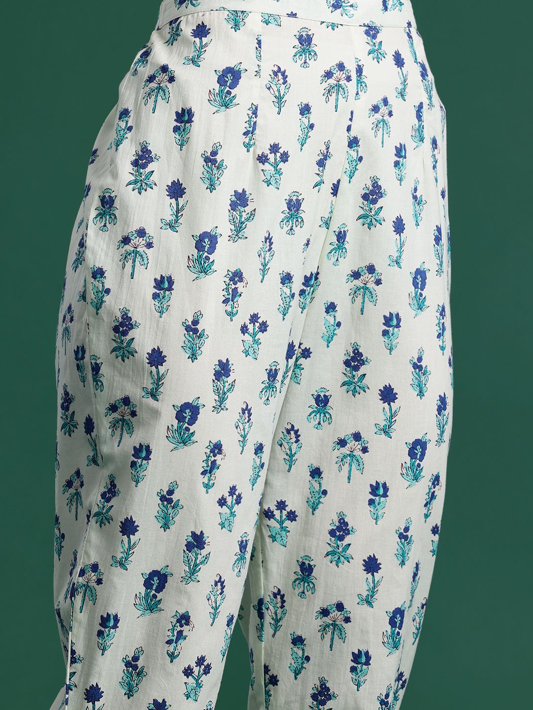 Dhiyona IE Women Floral Printed Regular Pure Cotton Kurta with Trousers & With Dupatta