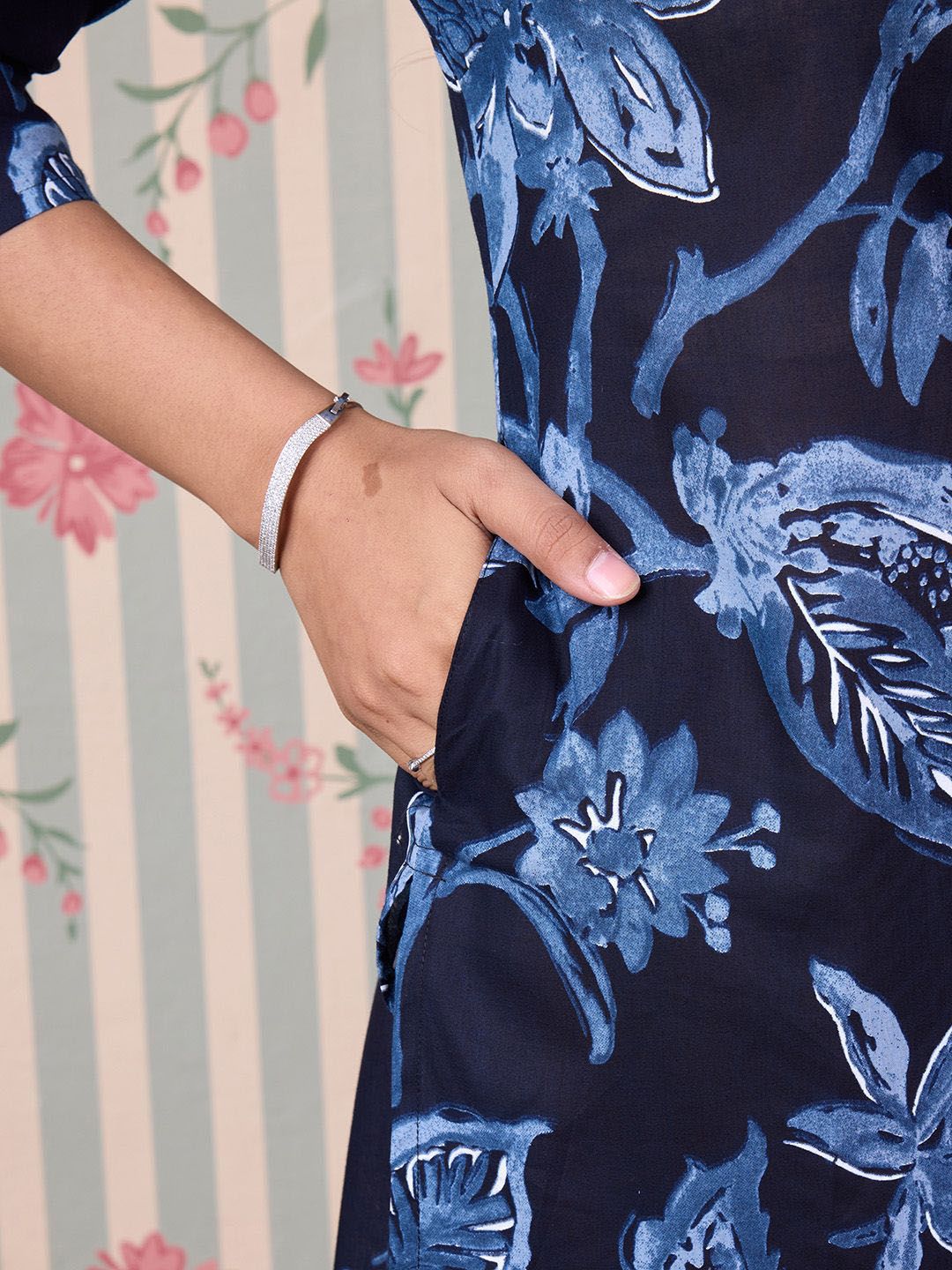 Dhiyona OD Floral Printed Regular Pure Cotton Kurta with Trousers & Dupatta