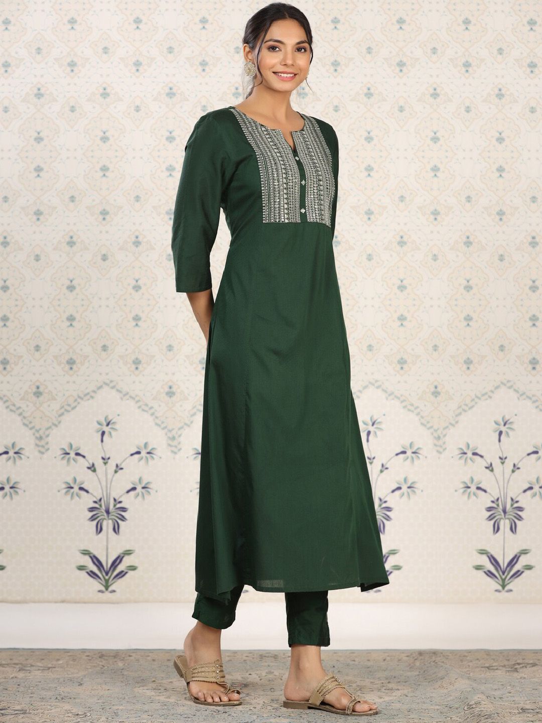 Dhiyona OD Yoke Design Embroidered Kurta with Trousers