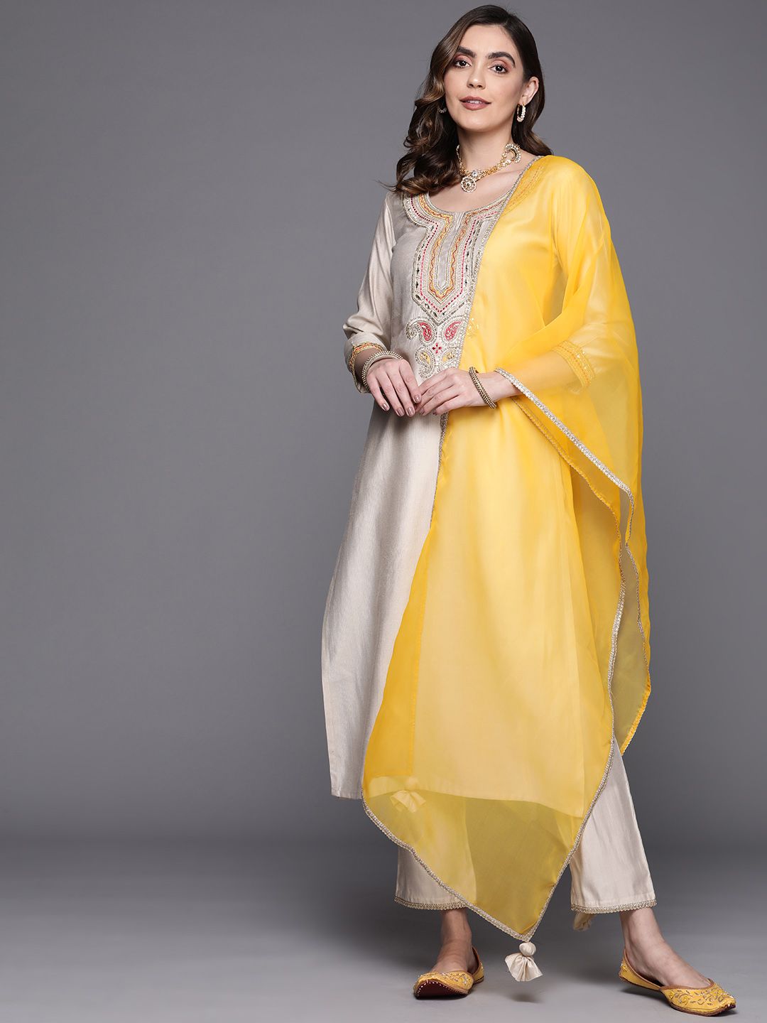 Dhiyona IE Yoke Design Liva Kurta with Trousers & With Dupatta