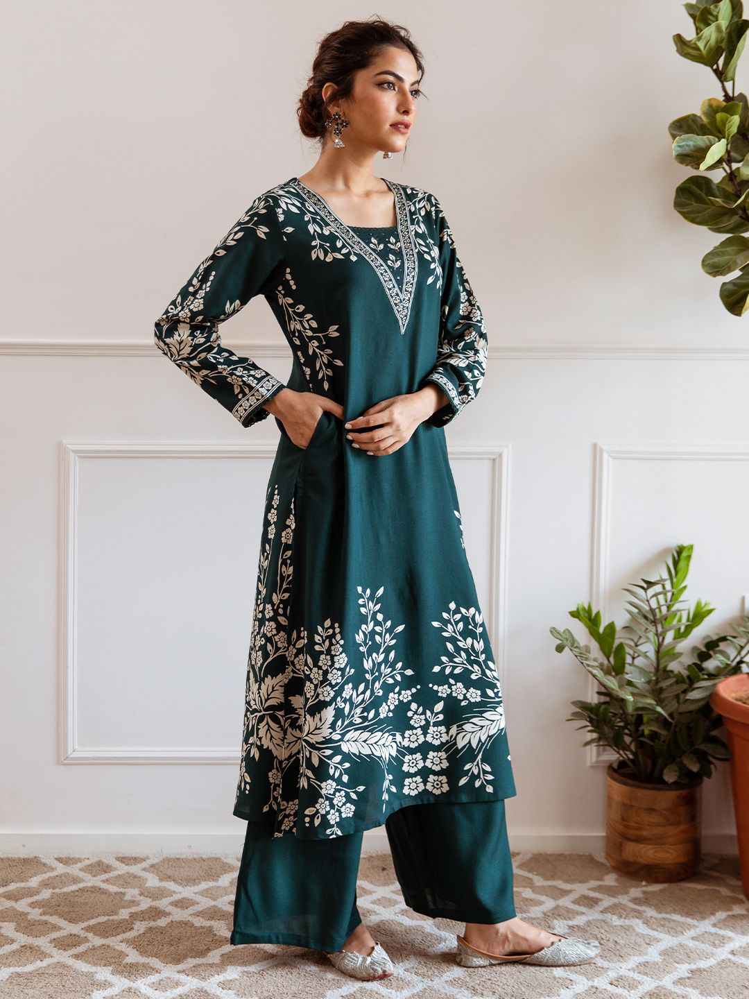 Dhiyona IS Women's Floral Printed V-Neck Three-Quarter Sleeves Regular Kurta With Palazzo