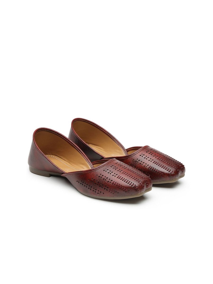 Dhiyona AK Women Solid Ballerinas Flats
