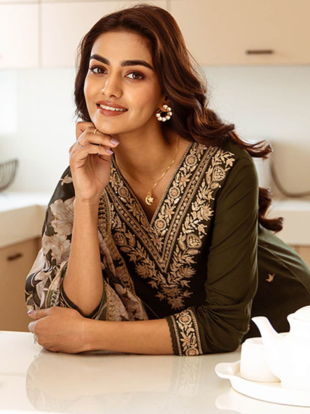 Dhiyona IE Ethnic Motifs Embroidered Regular Thread Work Kurta with Salwar & With Dupatta
